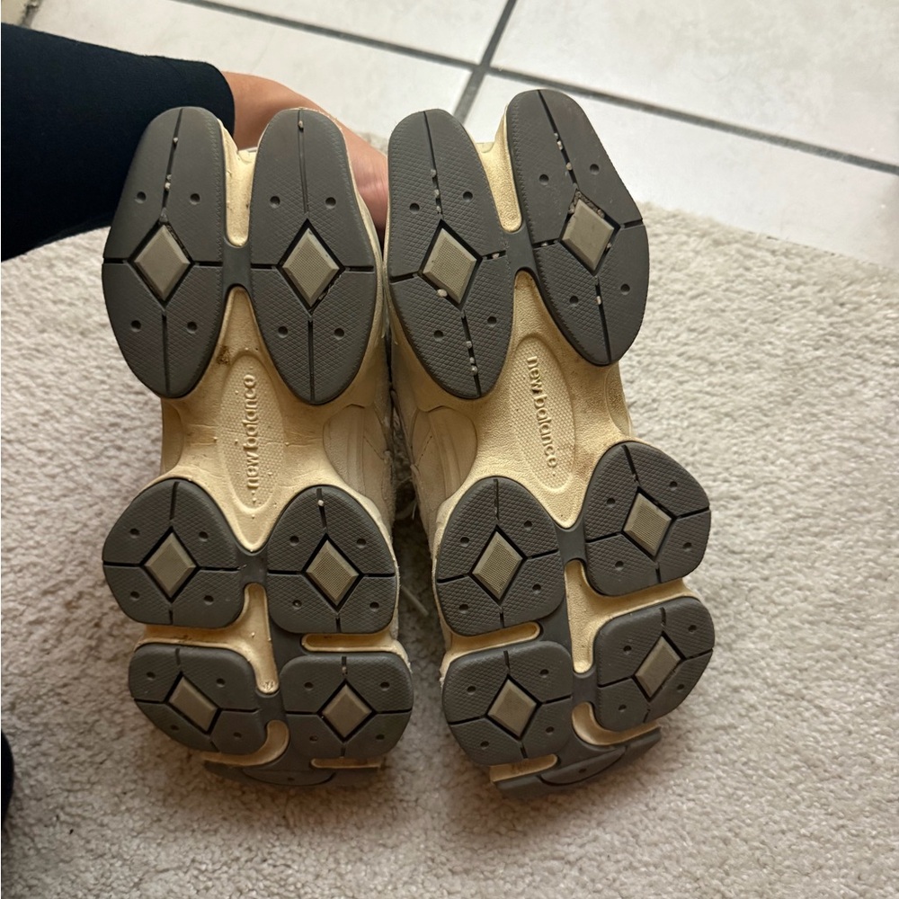 New Balance Cream and Gray Women's Sneakers - Picture 5 of 7